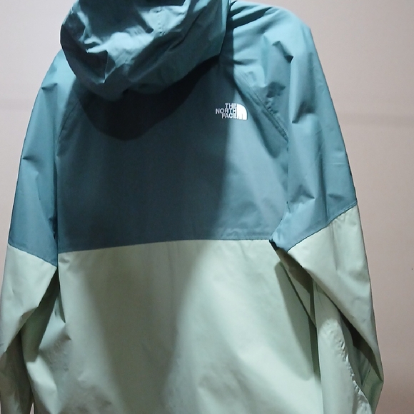 The North Face Green Two-Toned Nylon Hoodie NWT - Picture 8 of 10